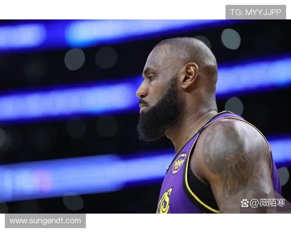 苏群分析詹姆斯未来可能提前退役或突然宣布不再参赛的多种可能性